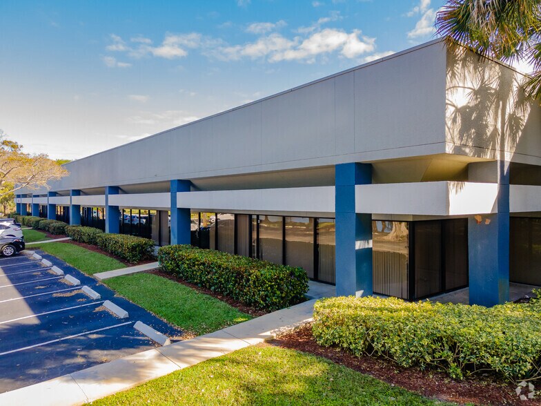 5101 NW 21st Ave, Fort Lauderdale, FL à louer - Photo de l’immeuble – Image 3 sur 23