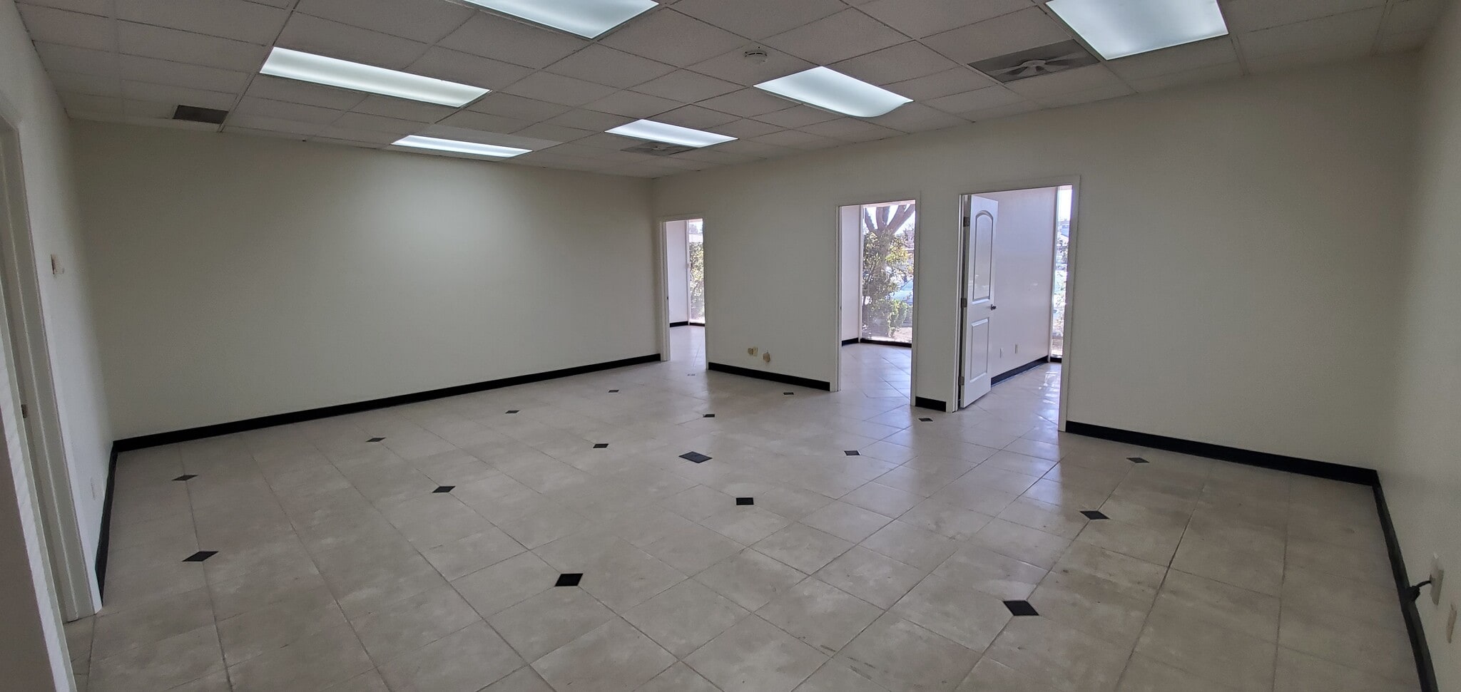 1625 E Shaw Ave, Fresno, CA à louer Photo intérieure– Image 1 sur 1