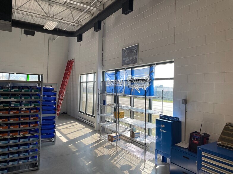 5850 Rhodes Dr, Windsor, ON à louer - Photo intérieure – Image 3 sur 4