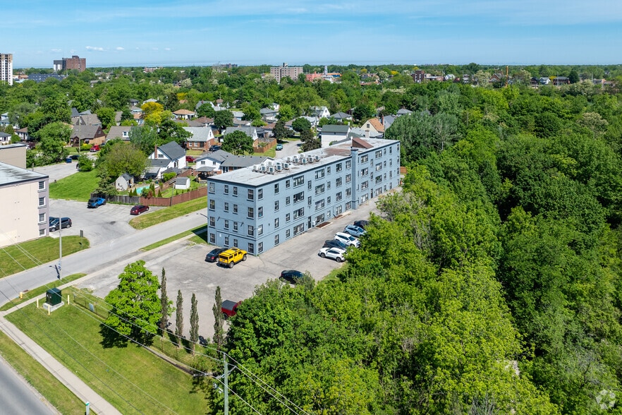 17-19 Collier St, St Catharines, ON à vendre - Aérien – Image 2 sur 2