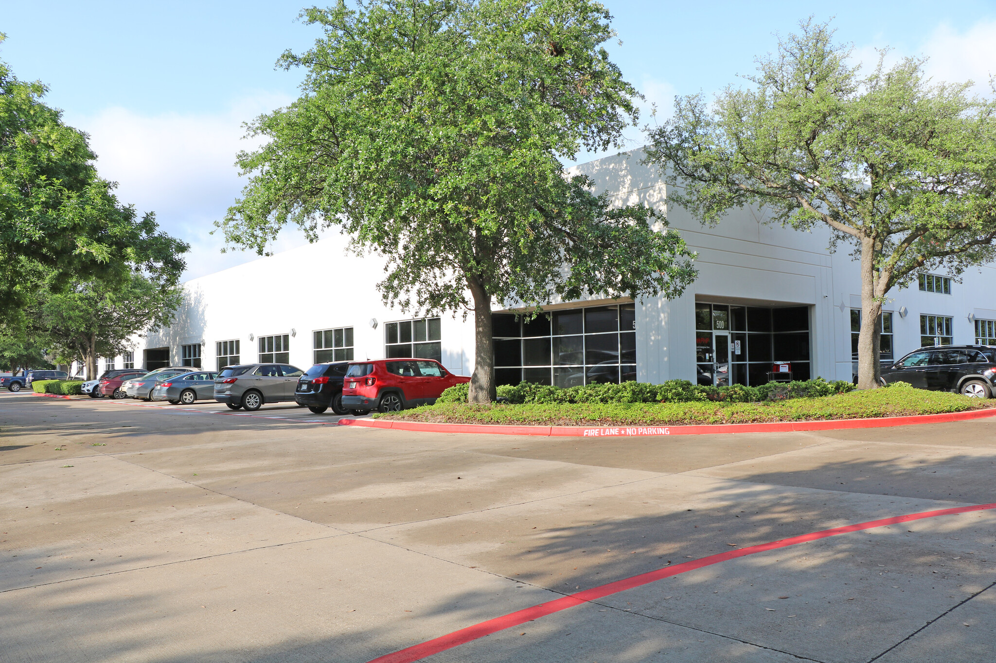 16650 Westgrove Dr, Addison, TX à louer Photo de l’immeuble– Image 1 sur 22