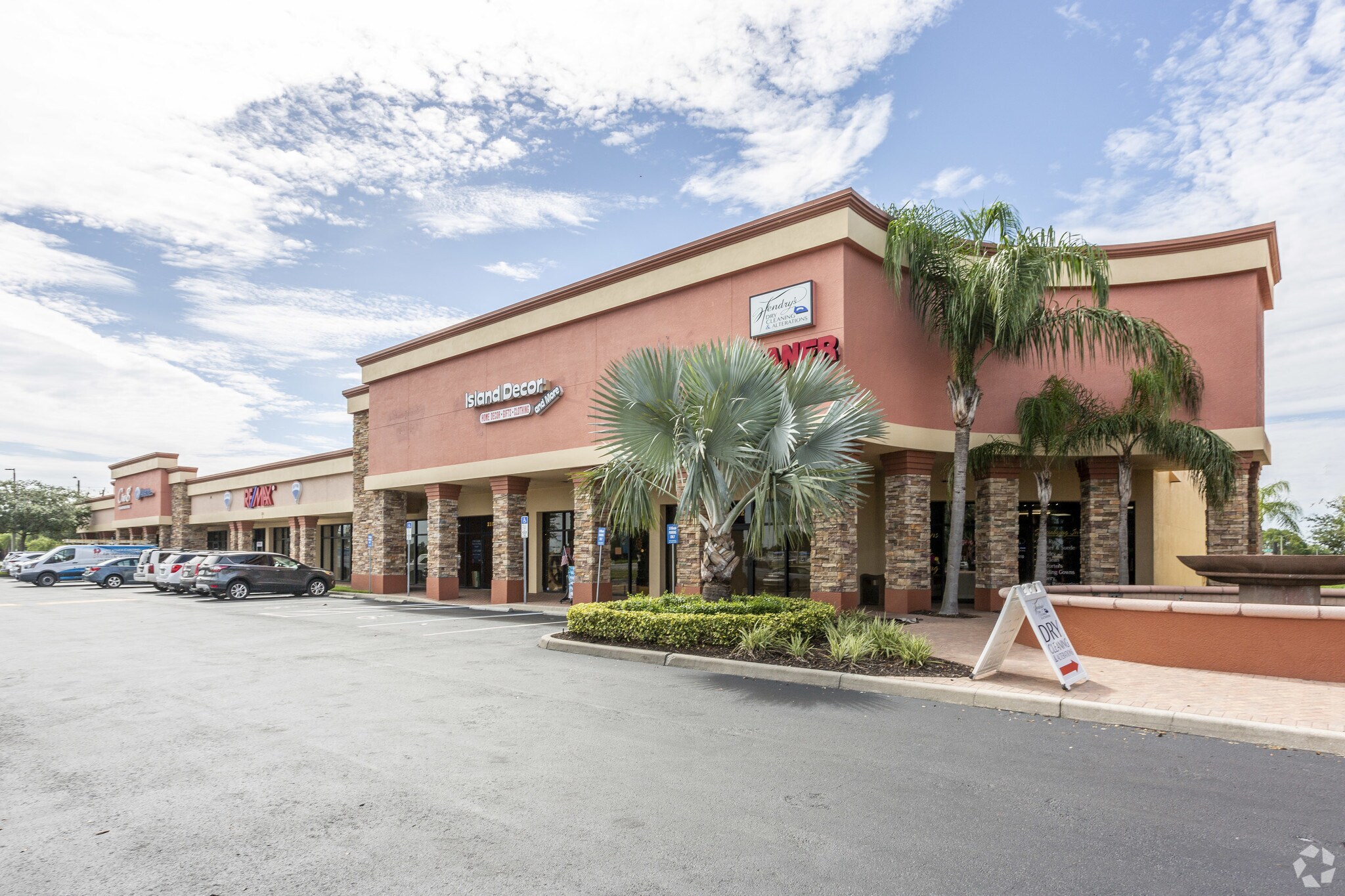 814 SW Pine Island Rd, Cape Coral, FL à louer Photo de l’immeuble– Image 1 sur 5