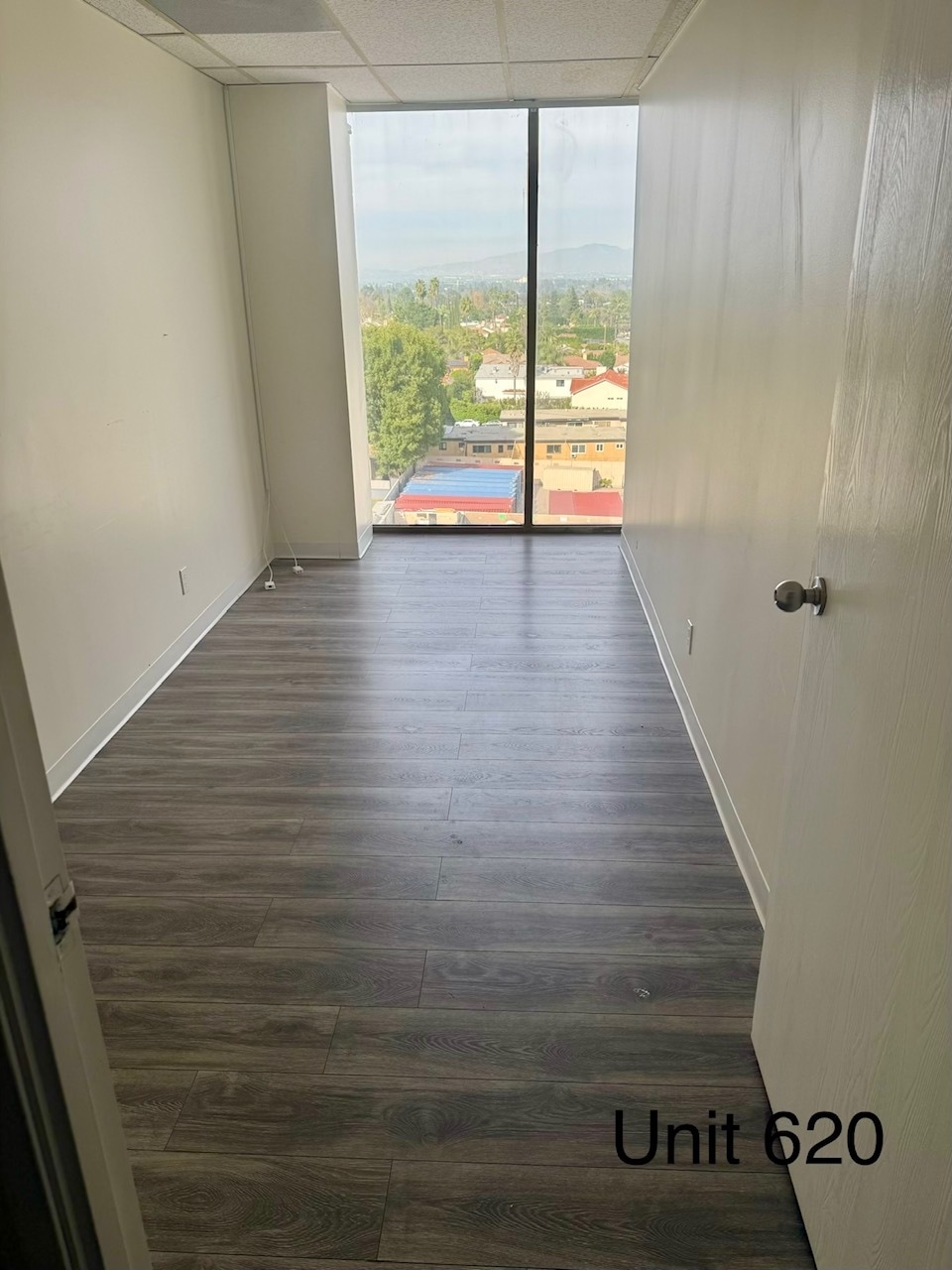 15720 Ventura Blvd, Encino, CA à louer Photo intérieure– Image 1 sur 1