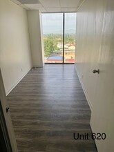 15720 Ventura Blvd, Encino, CA à louer Photo intérieure– Image 1 sur 1