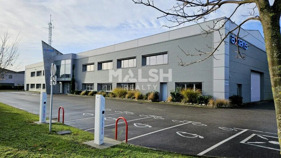 Bureau dans Décines-Charpieu à louer - Photo de l’immeuble – Image 1 sur 32