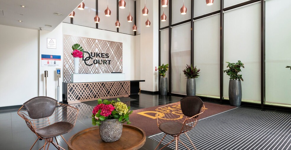 Duke St, Woking à louer - Photo de l’immeuble – Image 2 sur 7