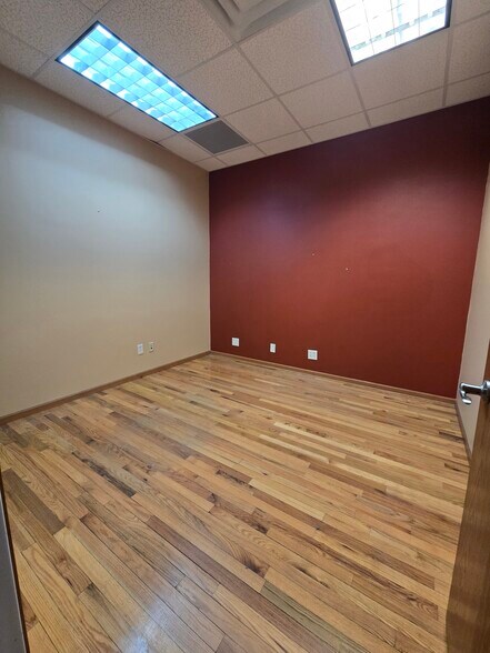 325 W 2nd St, Hastings, NE à louer - Photo de l’immeuble – Image 2 sur 11