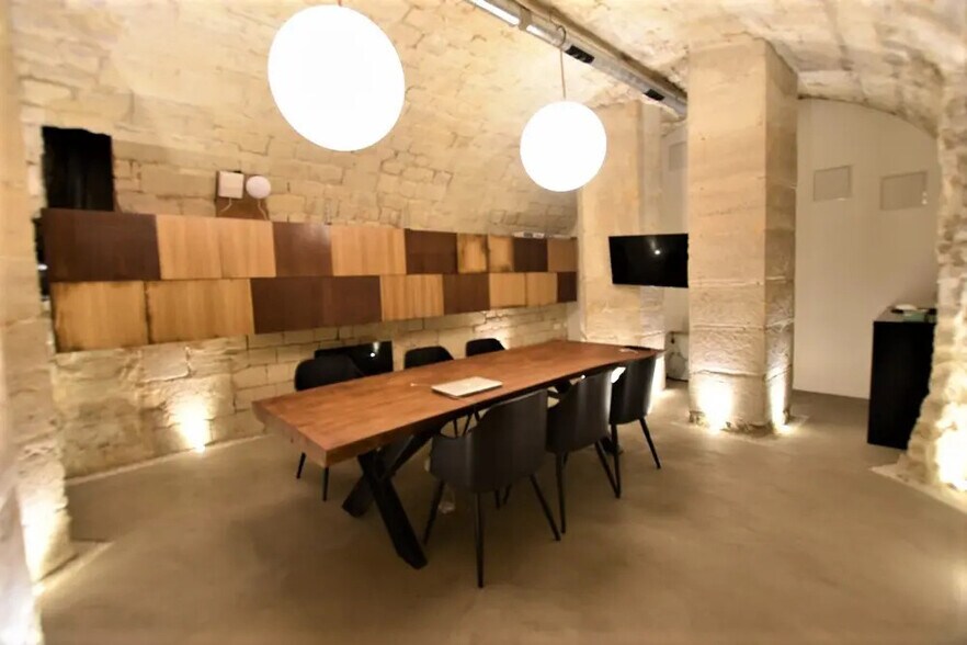 Bureau dans Paris à louer - Photo de l’immeuble – Image 1 sur 7