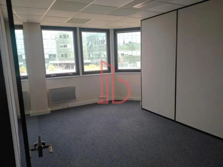 Bureau dans Bruges à louer - Photo de l’immeuble – Image 1 sur 8