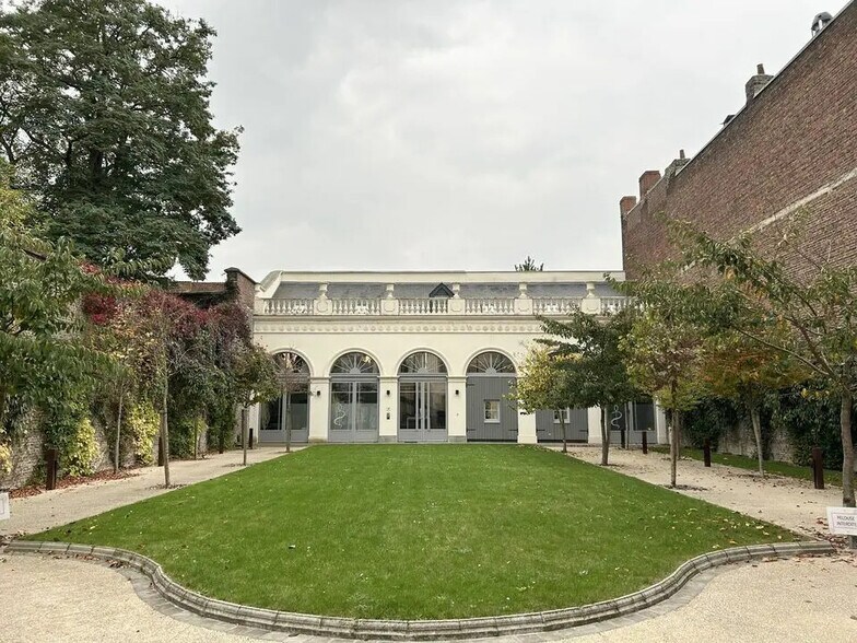Bureau dans Lille à louer - Photo de l’immeuble – Image 1 sur 8