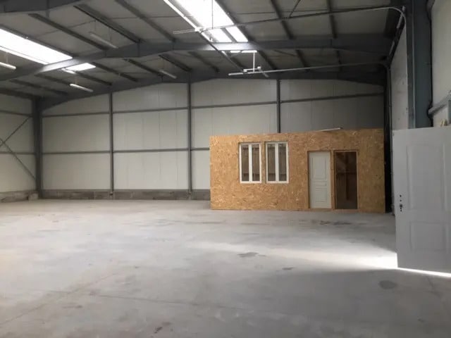 Plus de détails pour Local d’activités à vendre