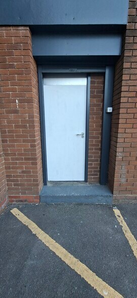 Shefford Rd, Birmingham à louer - Photo de l’immeuble – Image 2 sur 2