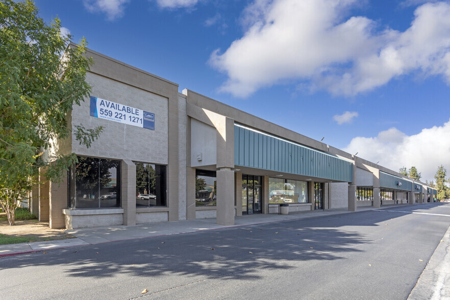 3001 W Bullard, Fresno, CA à louer - Photo de l’immeuble – Image 3 sur 7