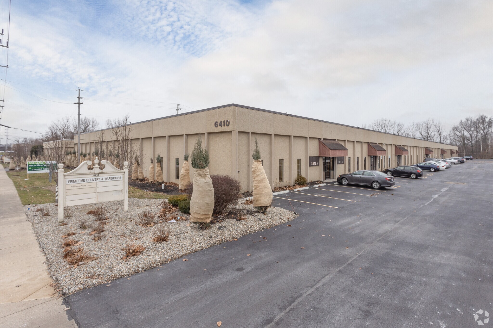6410 Eastland Rd, Brook Park, OH à louer Photo de l’immeuble– Image 1 sur 7