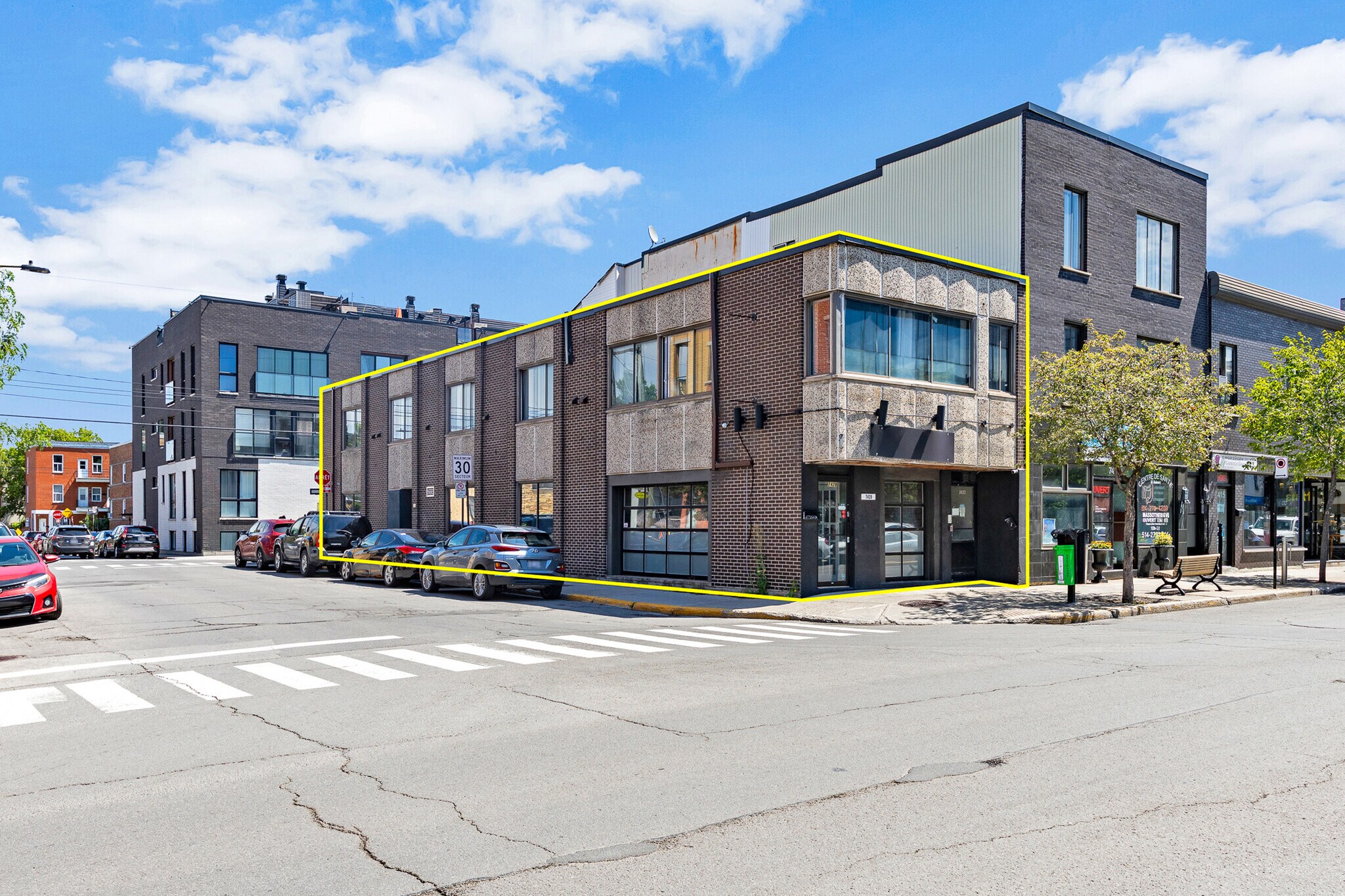 7427-7429 Rue Saint-Hubert, Montréal, QC à vendre Photo de l’immeuble– Image 1 sur 10