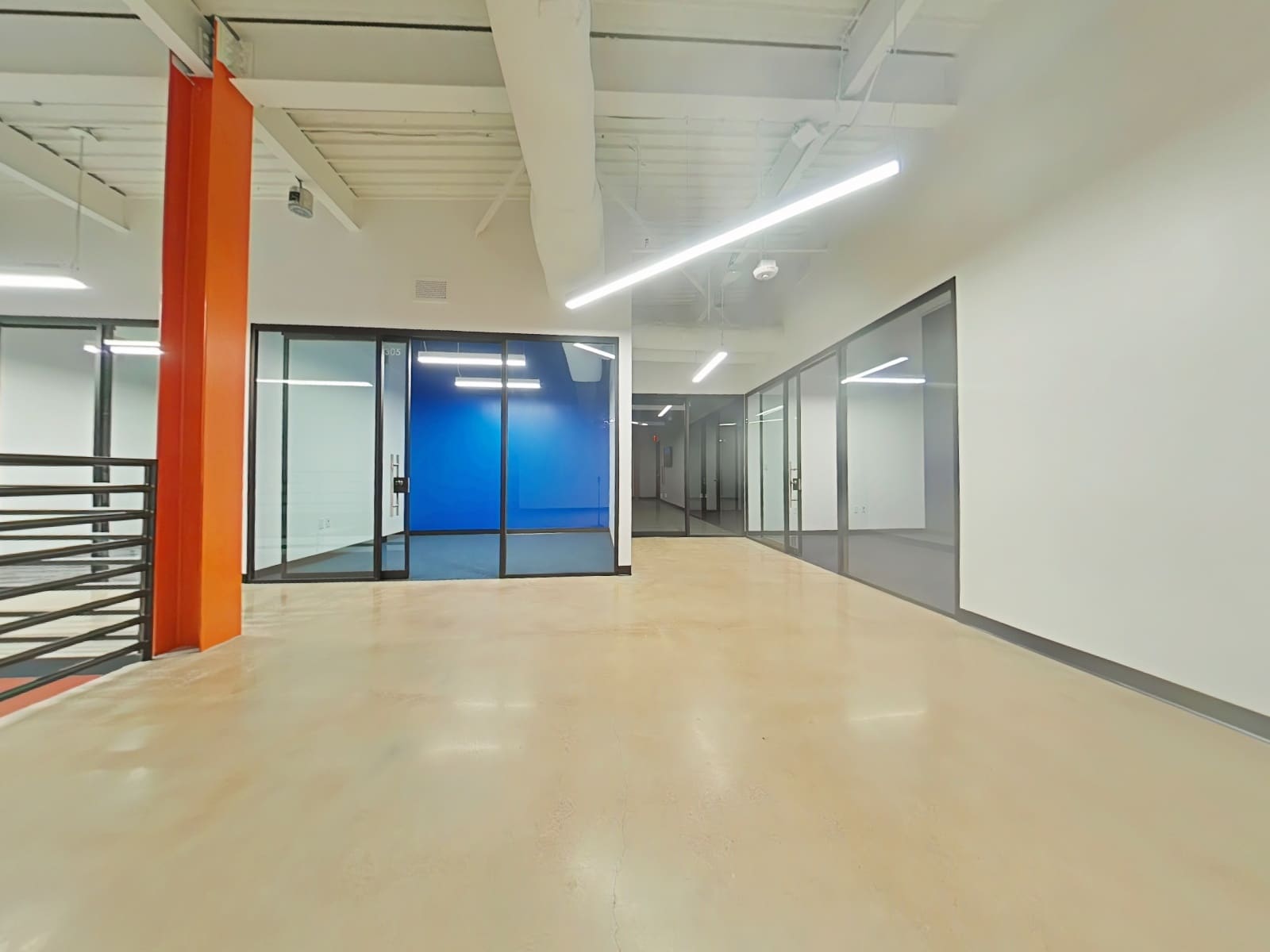 7701 Lemmon Ave, Dallas, TX à louer Photo intérieure– Image 1 sur 5