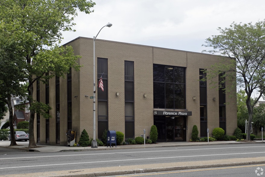 275 Jericho Tpke, Floral Park, NY à louer - Photo de l’immeuble – Image 3 sur 7
