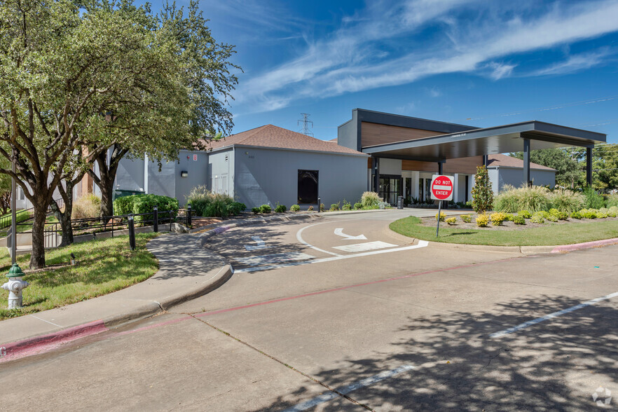 4165 Proton Dr, Addison, TX à vendre - Photo de l’immeuble – Image 2 sur 12