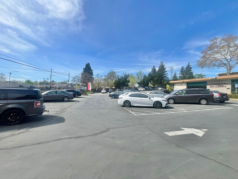8329 Fair Oaks Blvd, Carmichael, CA à louer - Photo de l’immeuble – Image 3 sur 10