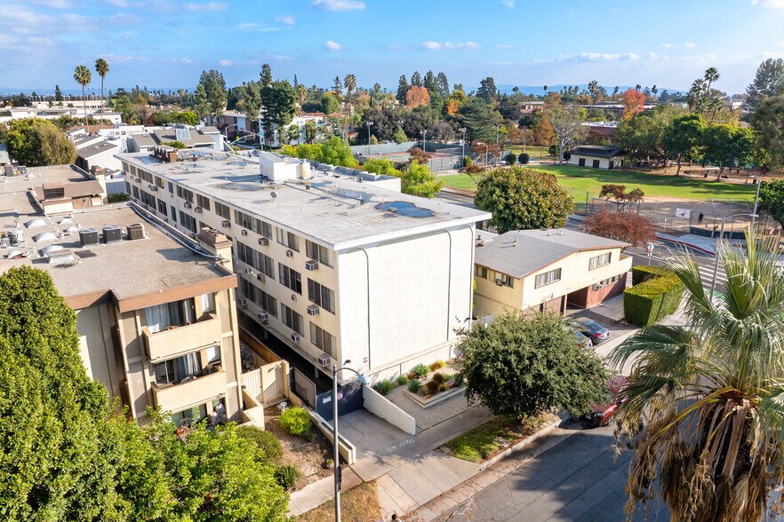 160 S Michigan Ave, Pasadena, CA à vendre - Photo de l’immeuble – Image 2 sur 25