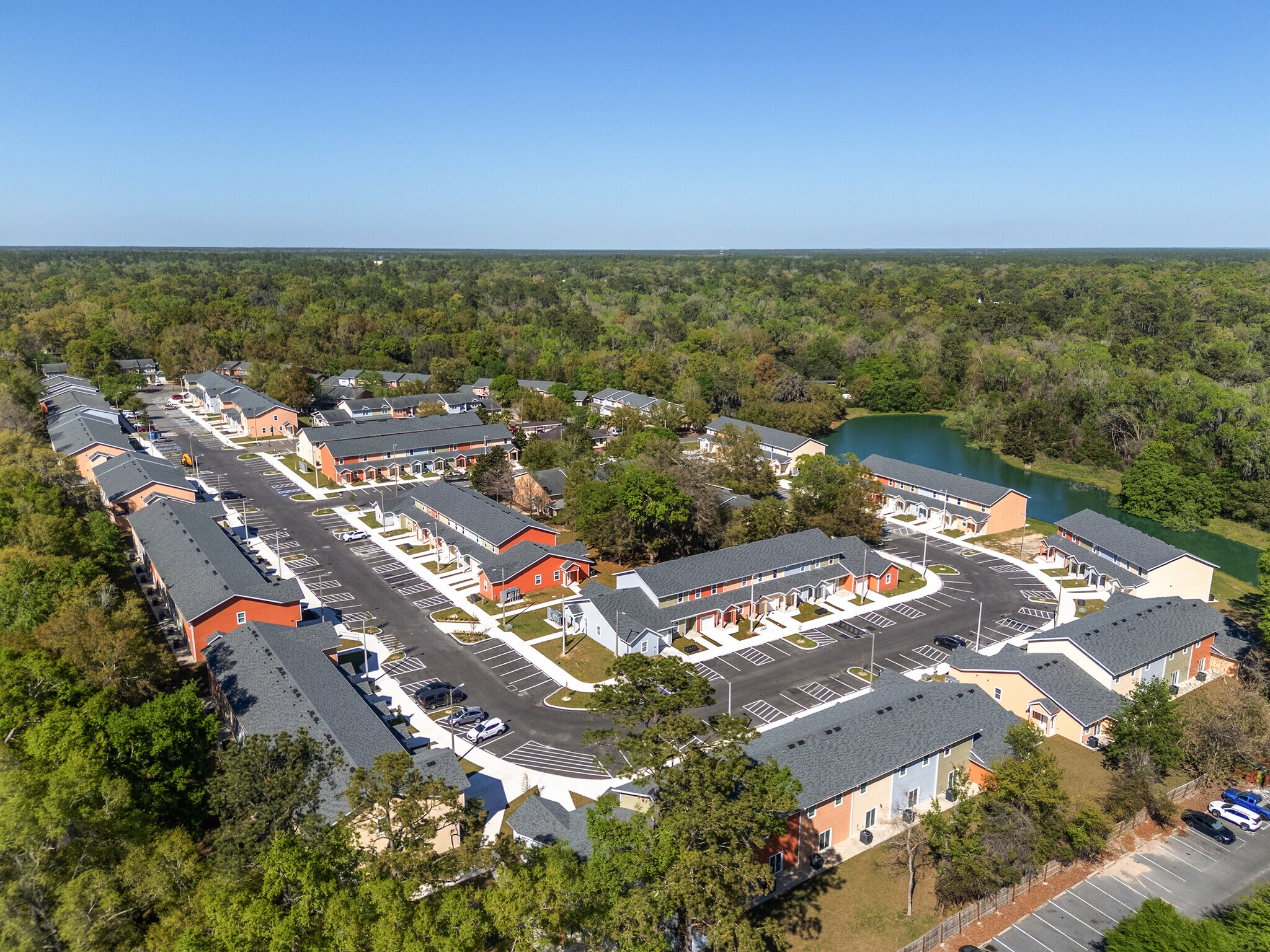 1585 NW 29th Rd, Gainesville, FL à vendre Photo principale– Image 1 sur 38