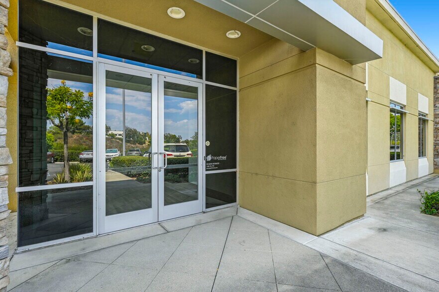 3164 Lionshead Ave, Carlsbad, CA à vendre - Photo de l’immeuble – Image 3 sur 33