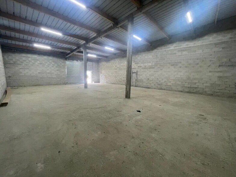 Local d’activités dans Gasny à louer - Photo intérieure – Image 3 sur 8