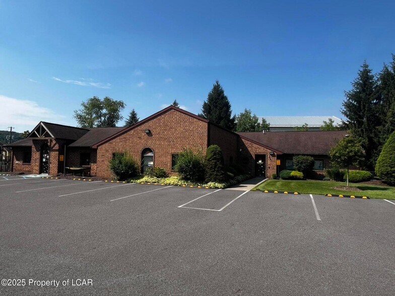 18 Country Rd, Shavertown, PA à vendre - Photo de l’immeuble – Image 2 sur 12