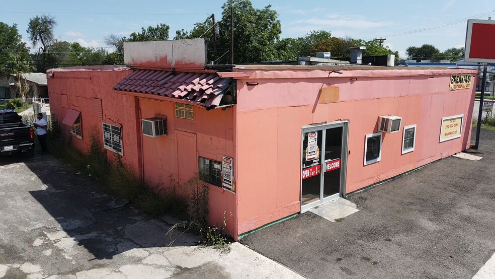 607 Historic Old Hwy 90, San Antonio, TX à louer - Photo de l’immeuble – Image 2 sur 6