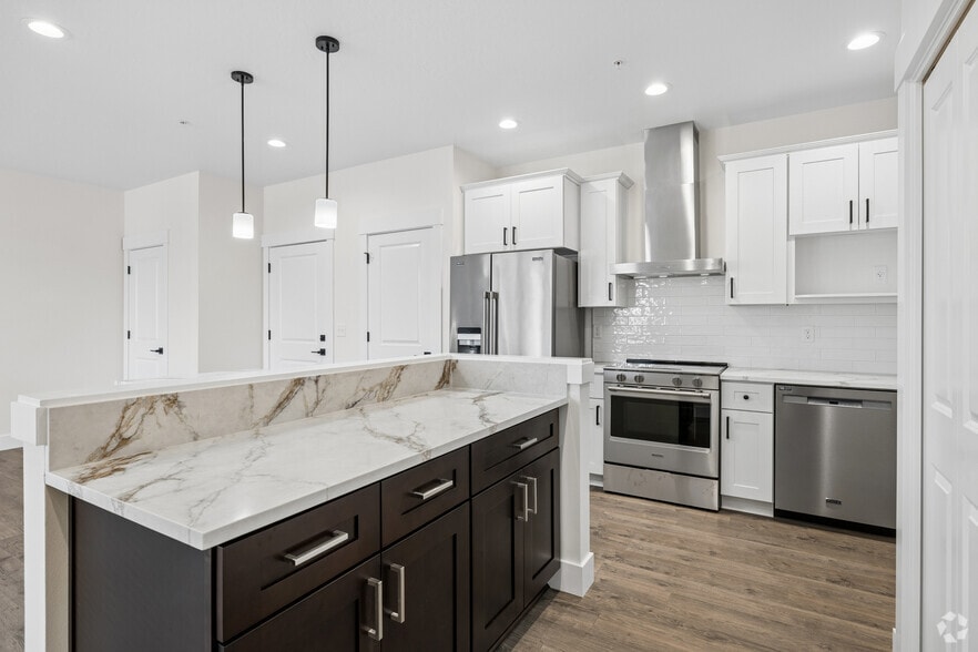4885 River Rd N, Keizer, OR à louer - Photo intérieure – Image 3 sur 20