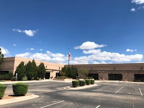 5340 Mcnutt Rd, Santa Teresa, NM à louer Photo de l’immeuble– Image 2 sur 11