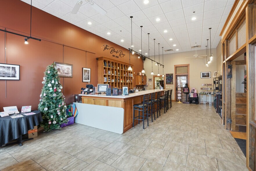 116 W Main St, West Branch, IA à vendre - Photo de l’immeuble – Image 3 sur 45