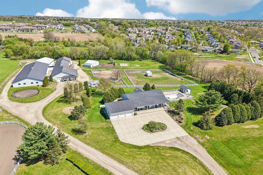 3440 Meadow Rd, Verona, WI à vendre - Photo de l’immeuble – Image 2 sur 95