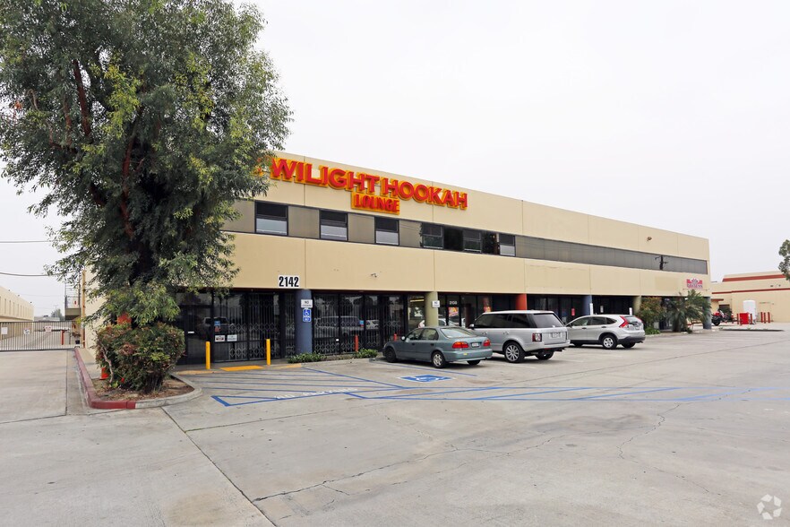 2128-2142 E Orangethorpe Ave, Fullerton, CA à louer - Photo de l’immeuble – Image 3 sur 3