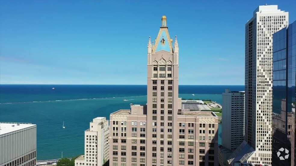680 N Lake Shore Dr, Chicago, IL à louer - Vidéo aérienne – Image 2 sur 18