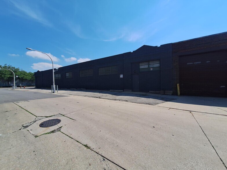 740 N Albany Ave, Chicago, IL à louer - Photo de l’immeuble – Image 1 sur 6