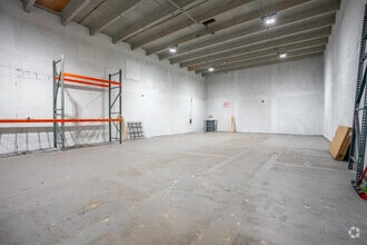 8451 NW 66th St, Miami, FL à louer Photo intérieure– Image 2 sur 8