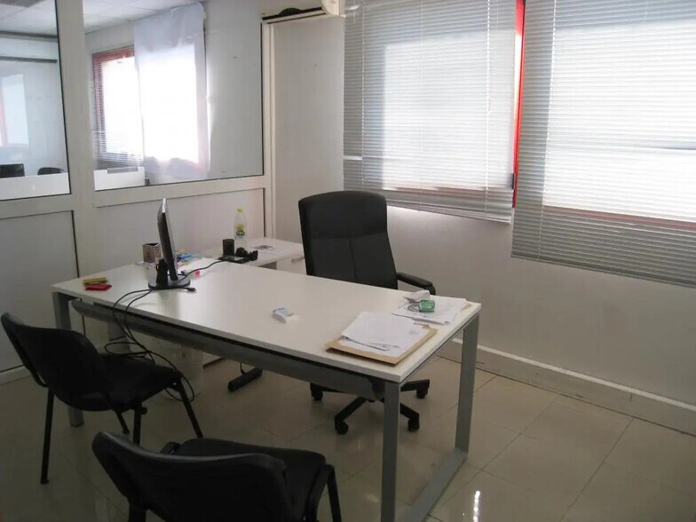 Bureau dans Aubagne à louer - Photo de l’immeuble – Image 3 sur 7