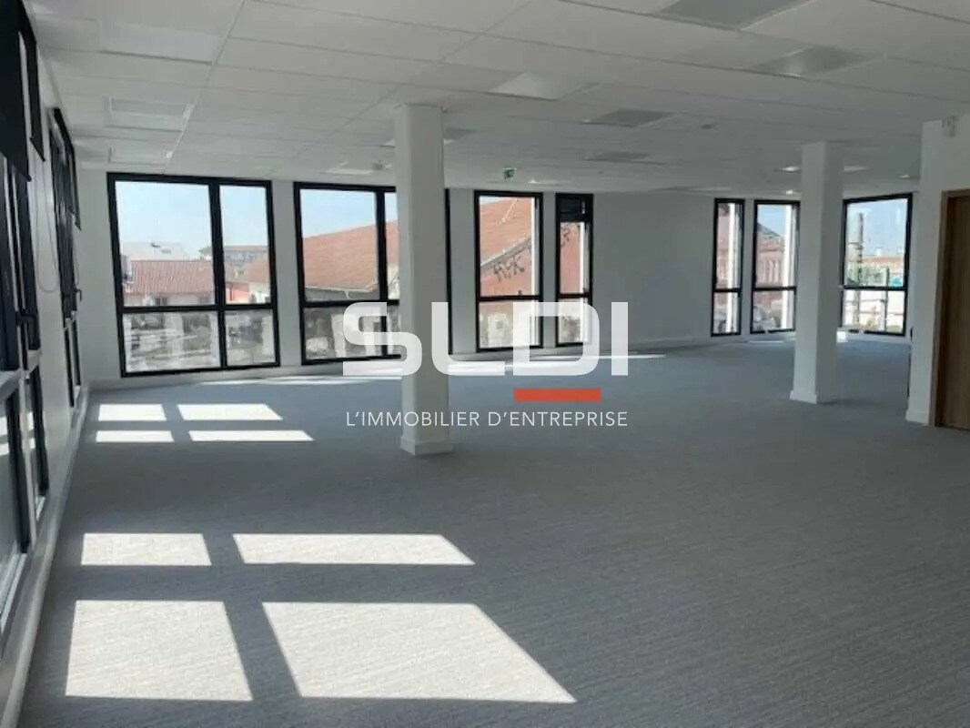 Bureau dans Lyon à louer Photo de l’immeuble– Image 1 sur 6