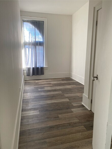 1378 Queen St. W, Toronto, ON à vendre - Photo de l’immeuble – Image 3 sur 3