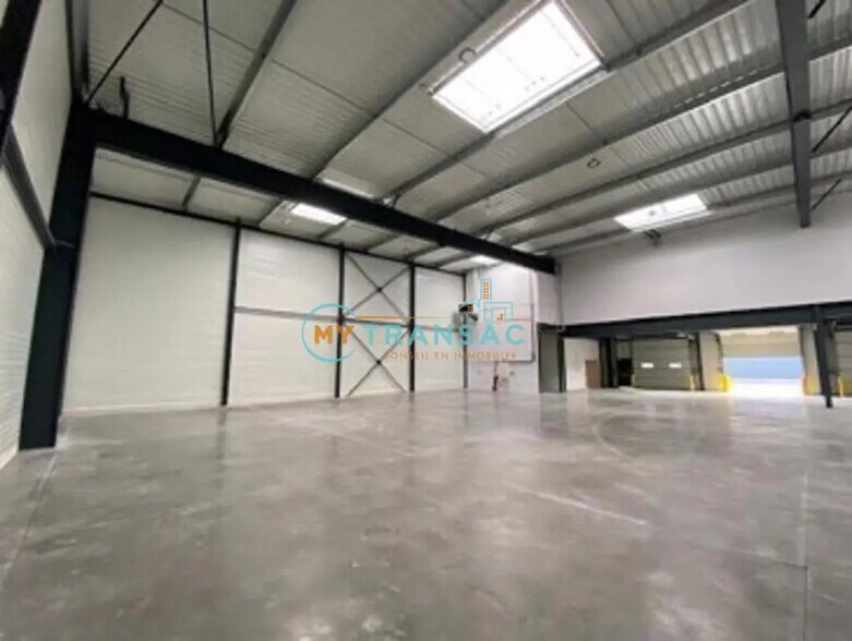 Local d'activités dans Courtry à vendre - Photo de l’immeuble – Image 2 sur 13