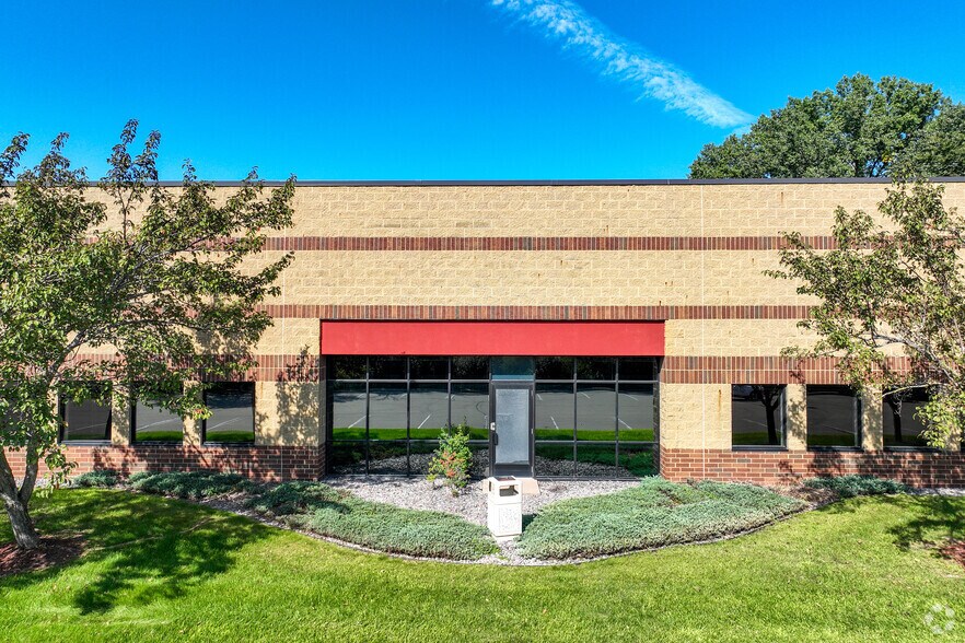 4265 N Lexington Ave, Arden Hills, MN à louer - Photo de l’immeuble – Image 3 sur 11