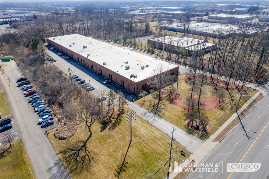 6161 Cochran Rd, Solon, OH à louer - Photo de l’immeuble – Image 2 sur 15