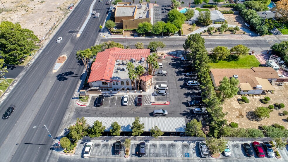 2801 W Charleston Blvd, Las Vegas, NV à louer - Photo principale – Image 1 sur 8