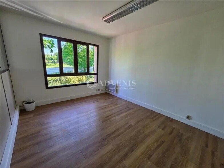 Bureau dans Roissy-en-France à louer - Photo de l’immeuble – Image 3 sur 7