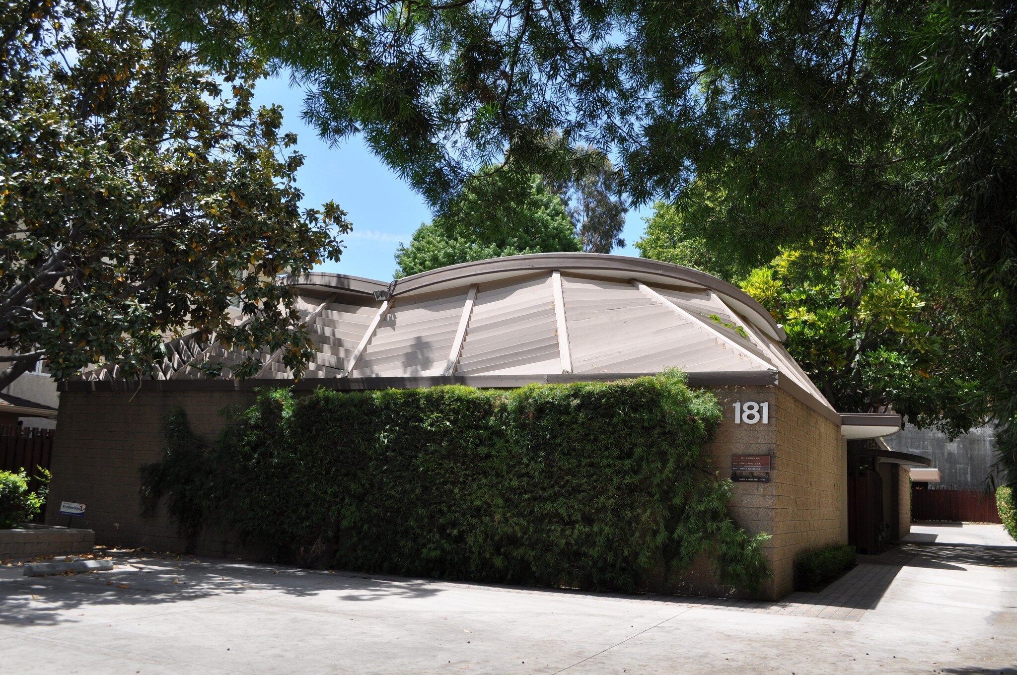 181 N Oak Knoll Ave, Pasadena, CA à louer Photo de l’immeuble– Image 1 sur 7