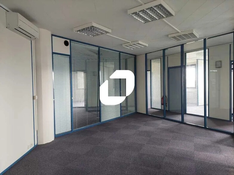 Bureau dans Saint-Aubin à louer - Photo de l’immeuble – Image 2 sur 11