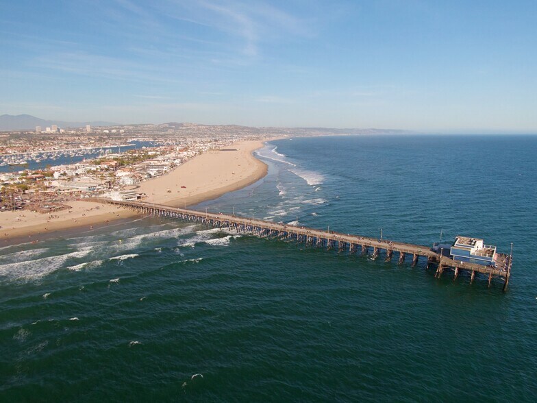 2116 Newport Blvd, Newport Beach, CA à louer - Photo de l’immeuble – Image 2 sur 11