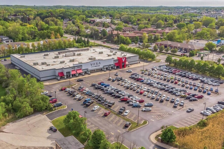 13995 W National Ave, New Berlin, WI à vendre - Photo de l’immeuble – Image 2 sur 4