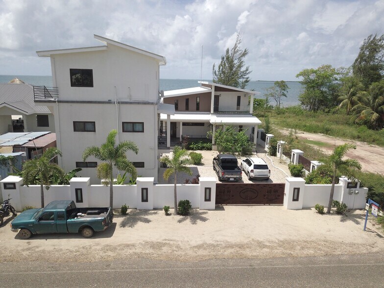 Services hôteliers dans Caribbean Way and Maya Beach, Placencia à vendre - Photo de l’immeuble – Image 2 sur 11